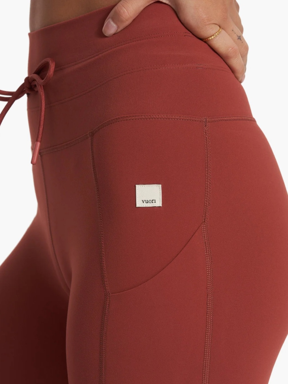 Vuori Daily Pocket Legging in Currant - Picture 2 of 7